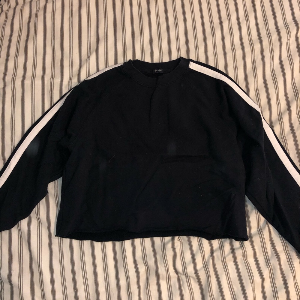 black brandy melville crewneck